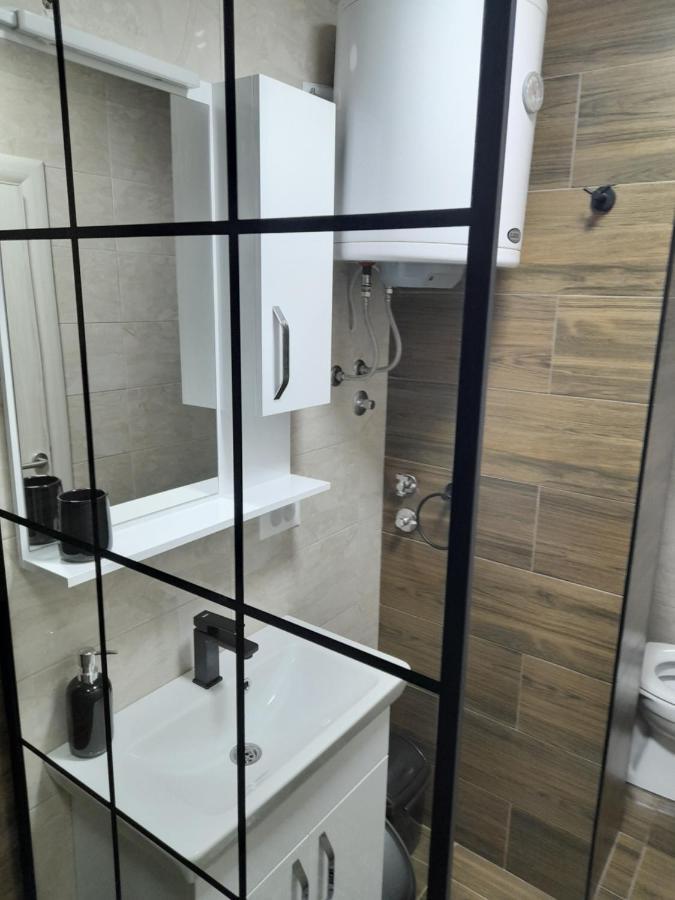 Holiday Apartament Three Nis Bagian luar foto